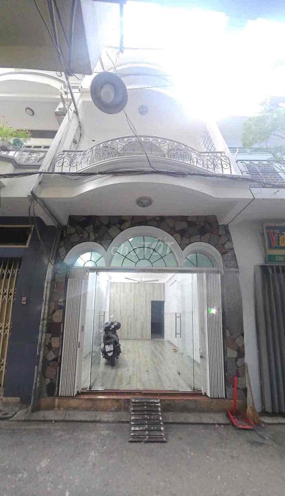 nhà 3 PHÒNG NGỦ 3,5x10 nguyễn thái bình. hẻm xe hơi