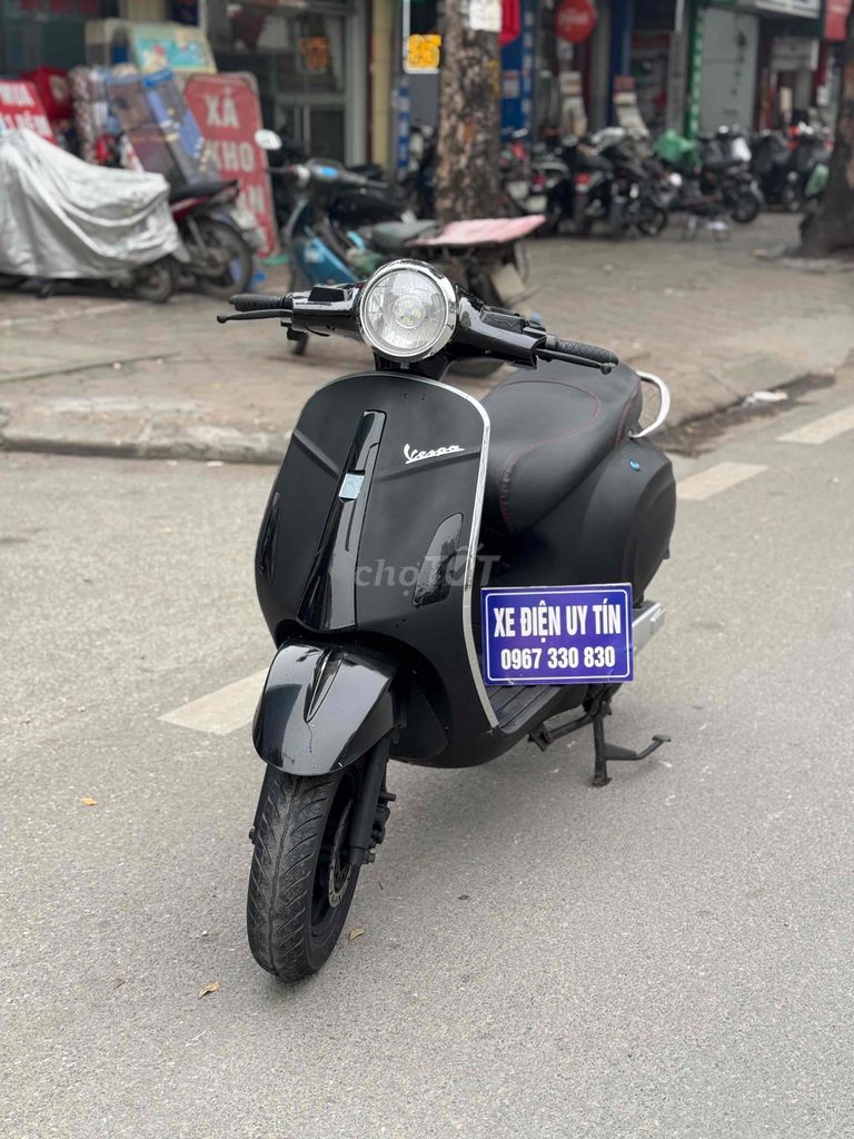 Vespa đen nhám bình khoẻ, có ship toàn quốc