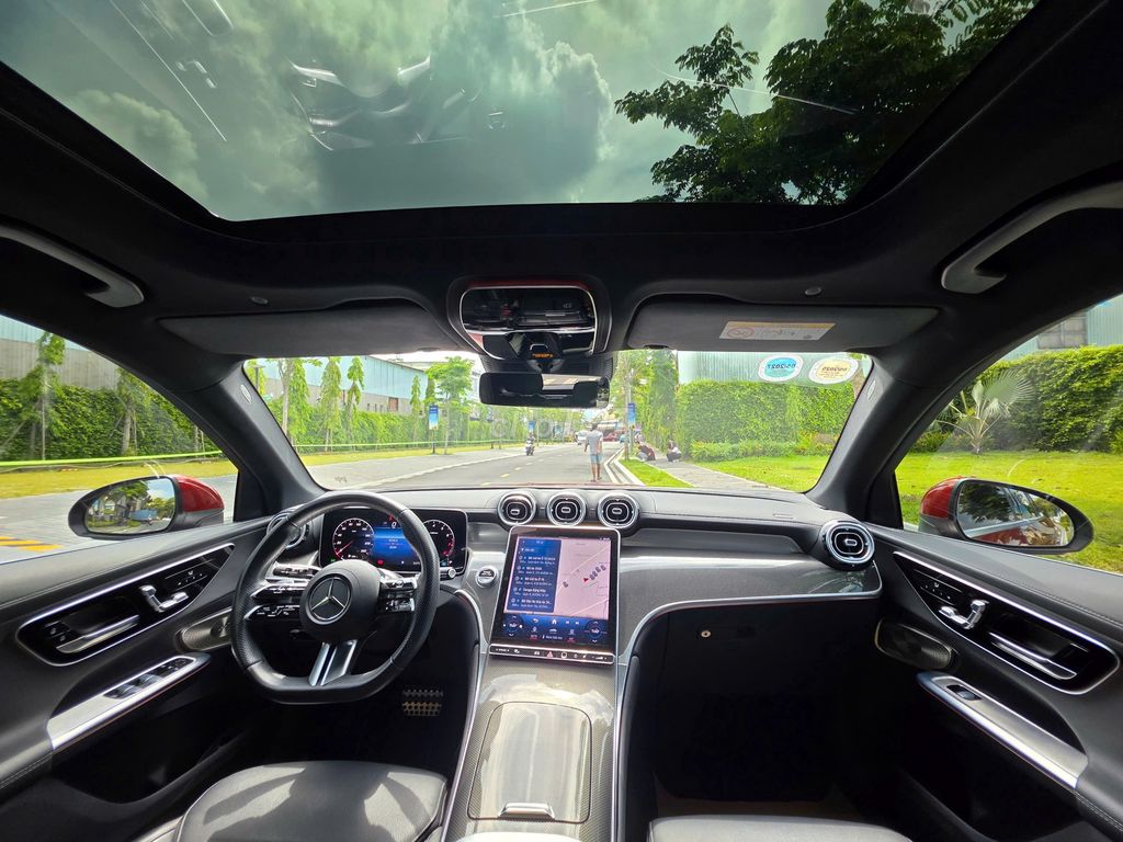 Mercedes GLC300 Model 2024 - Công Ty Xuất Hóa Đơn