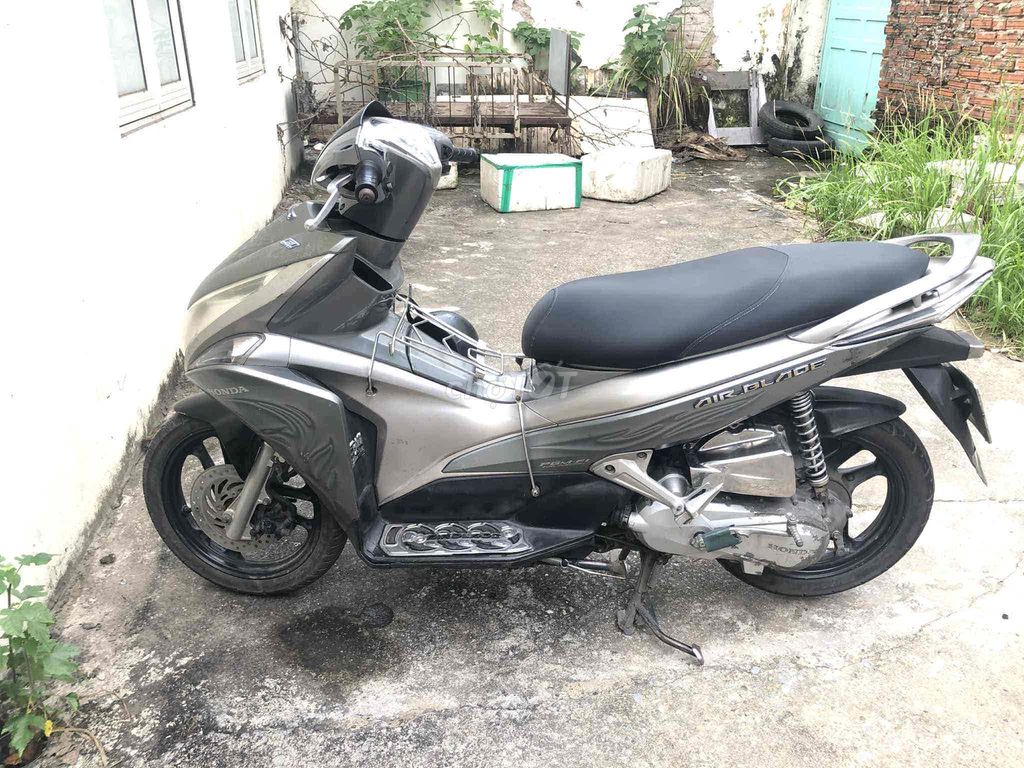 cần bán xe Air Blade đời 2012. Mua bán Xe máy tại Huyện Đông Anh Hà Nội được đăng bởi Dang Tu ngoc hình 6