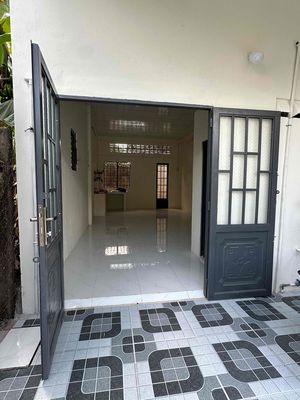 Cho thuê nhà gần chợ Bình Chánh mới sạch