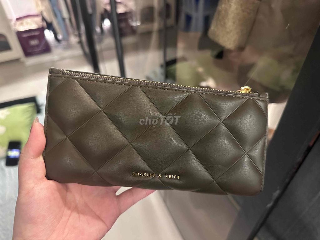 Ví Charles & Keith Nữ Nâu Đã sử dụng. Mua bán Túi xách tại Quận Thanh Xuân Hà Nội được đăng bởi Rozsi Nguyen hình 1