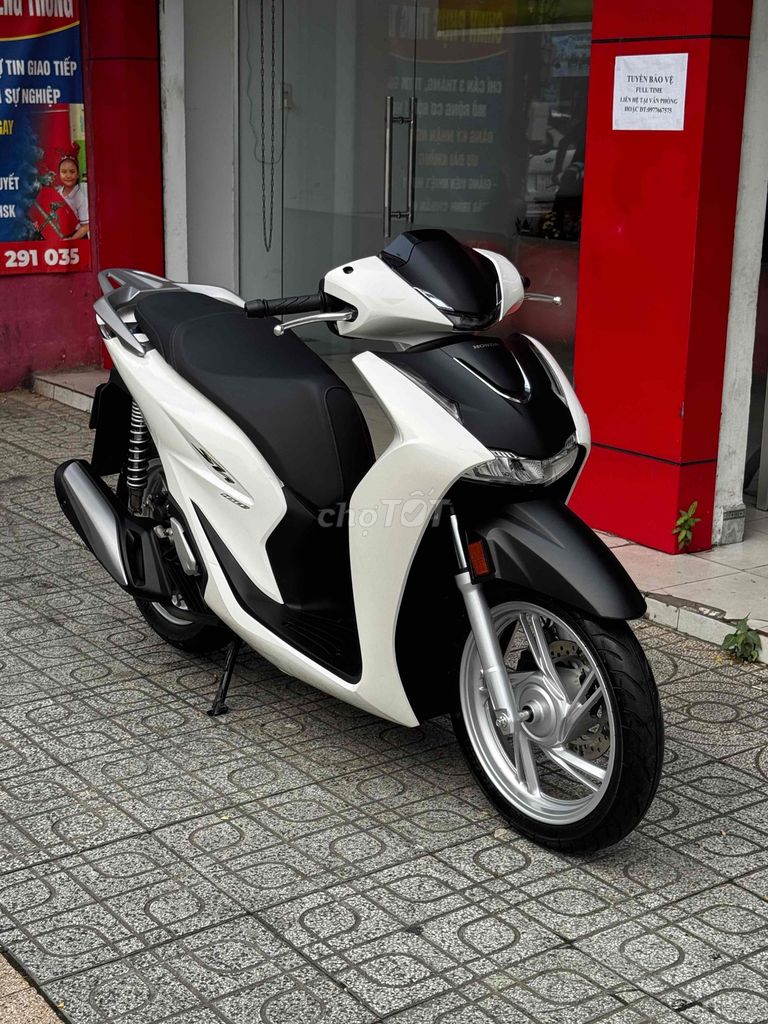 Honda SH 160i ABS 2026 Бело-черный 1k