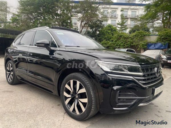 Volkswagen Touareg Luxury 2.0 TSI 2023 - 1 Тыл 888