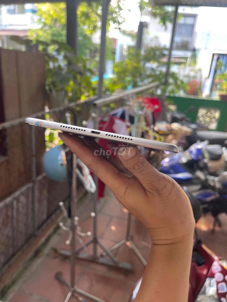 Apple iPad Mini 4 16GB Bạc. Mua bán Máy tính bảng tại Quận Ngũ Hành Sơn Đà Nẵng được đăng bởi người vô sự hình 1