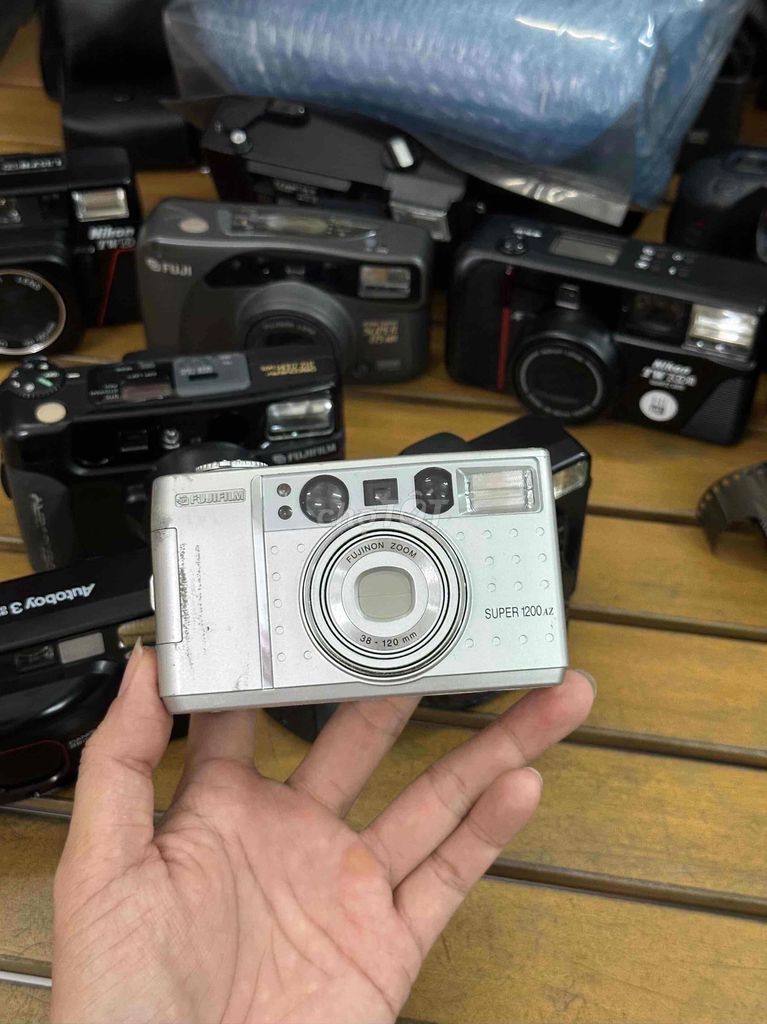 Máy ảnh Fujifilm Super 1200 AZ Bạc Đã sử dụng. Mua bán Máy ảnh, Máy quay tại Quận Long Biên Hà Nội được đăng bởi Nguyen Minh hình 1