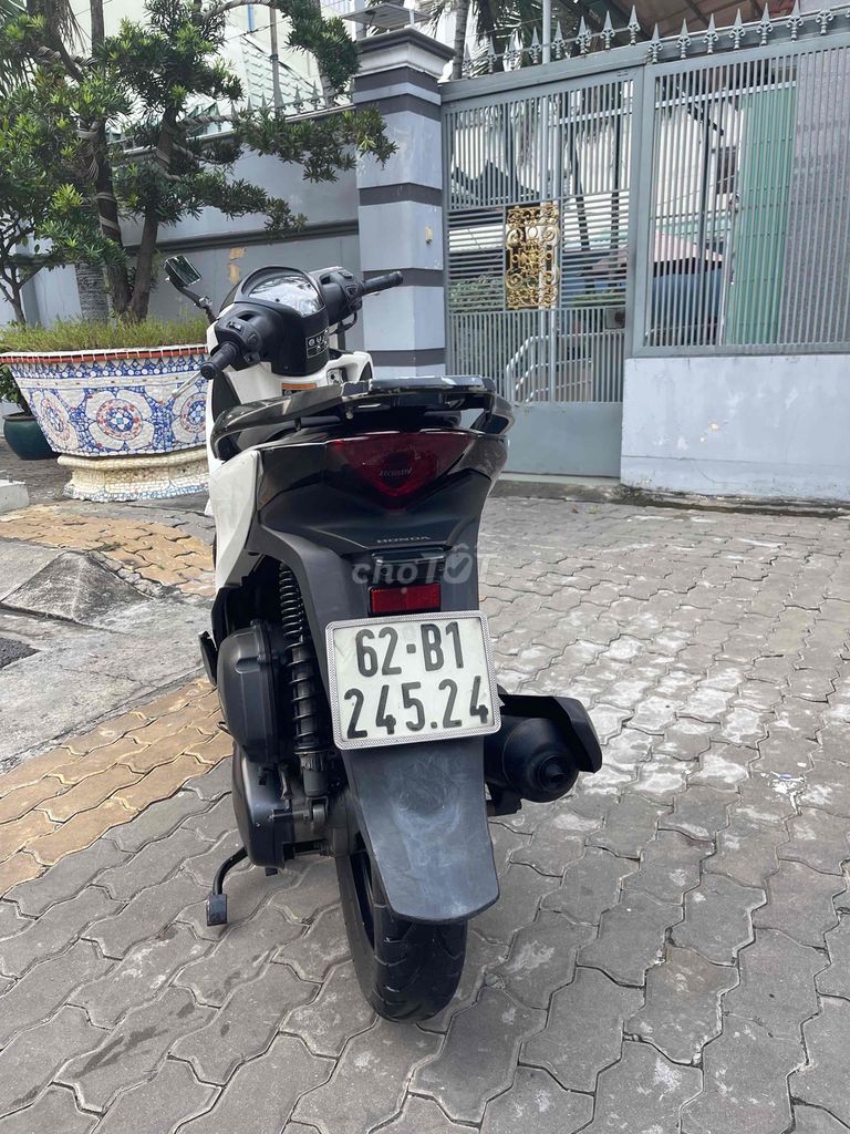 Xe chính chủ Honda SH Việt 150 Trắng - 62A-24.524. Mua bán Xe máy tại Quận 7 Tp Hồ Chí Minh được đăng bởi Nhựt Tài Nguyễn hình 3
