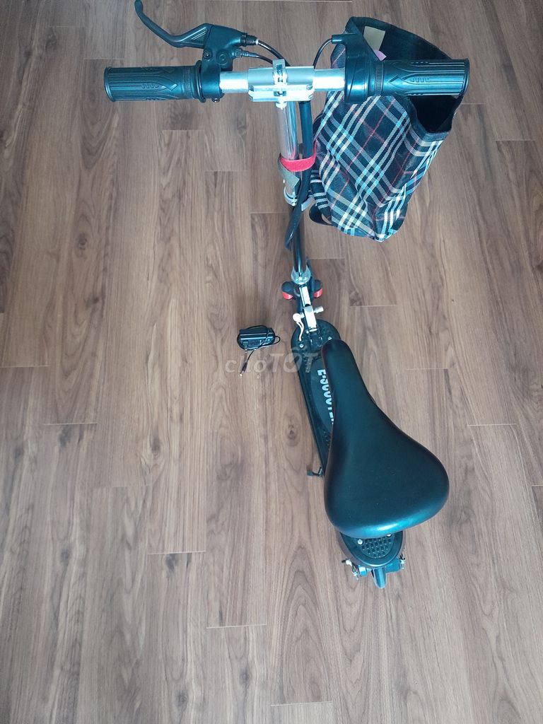 XE điện mini E-SCOOTER,120W, màu đen, 12kg mới 97%. Mua bán Xe điện tại Quận Hà Đông Hà Nội được đăng bởi Ms Huong hình 4