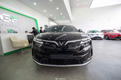 VinFast VF8 Plus 2023 Đen
