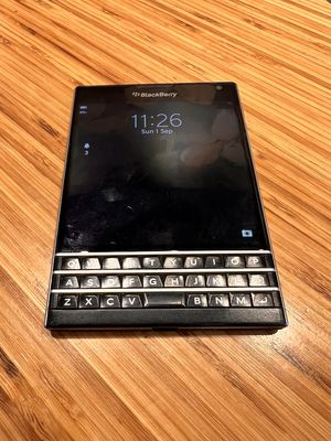 Bán gấp blackberry passport giá xác