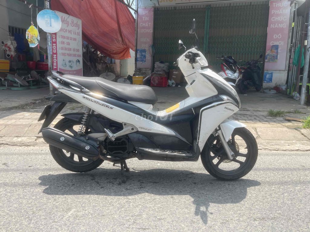 Воздушный клинок Honda 2012 белый