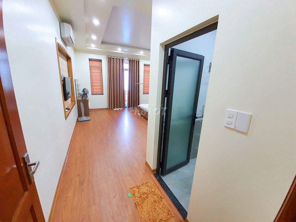 Cho thuê nhà phố Văn Cao, DT: 80m2, 7 ngủ khép kín.