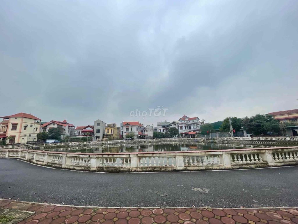 View hồ, Kinh doanh 121m2, Lô góc 121m2 Giá đẹp