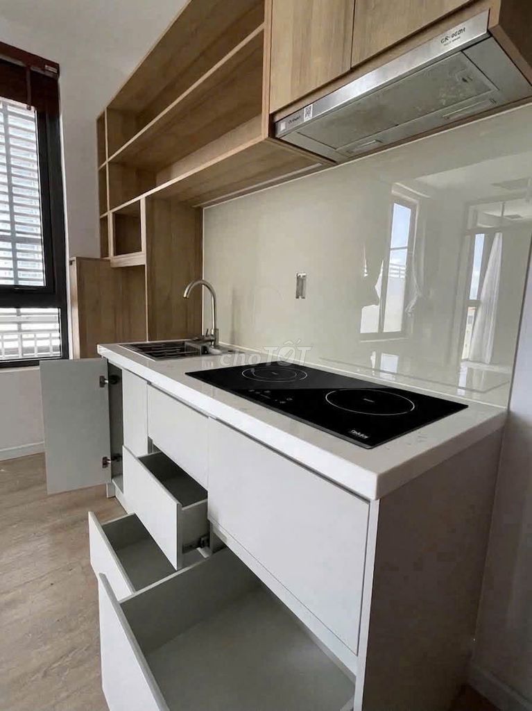 Hệ tủ bếp Gỗ Trắng, Nâu gỗ mới 90%. Mua bán Tủ, kệ gia đình tại Thành phố Thủ Đức Tp Hồ Chí Minh được đăng bởi LÊ THỊ MỸ QUYÊN hình 1