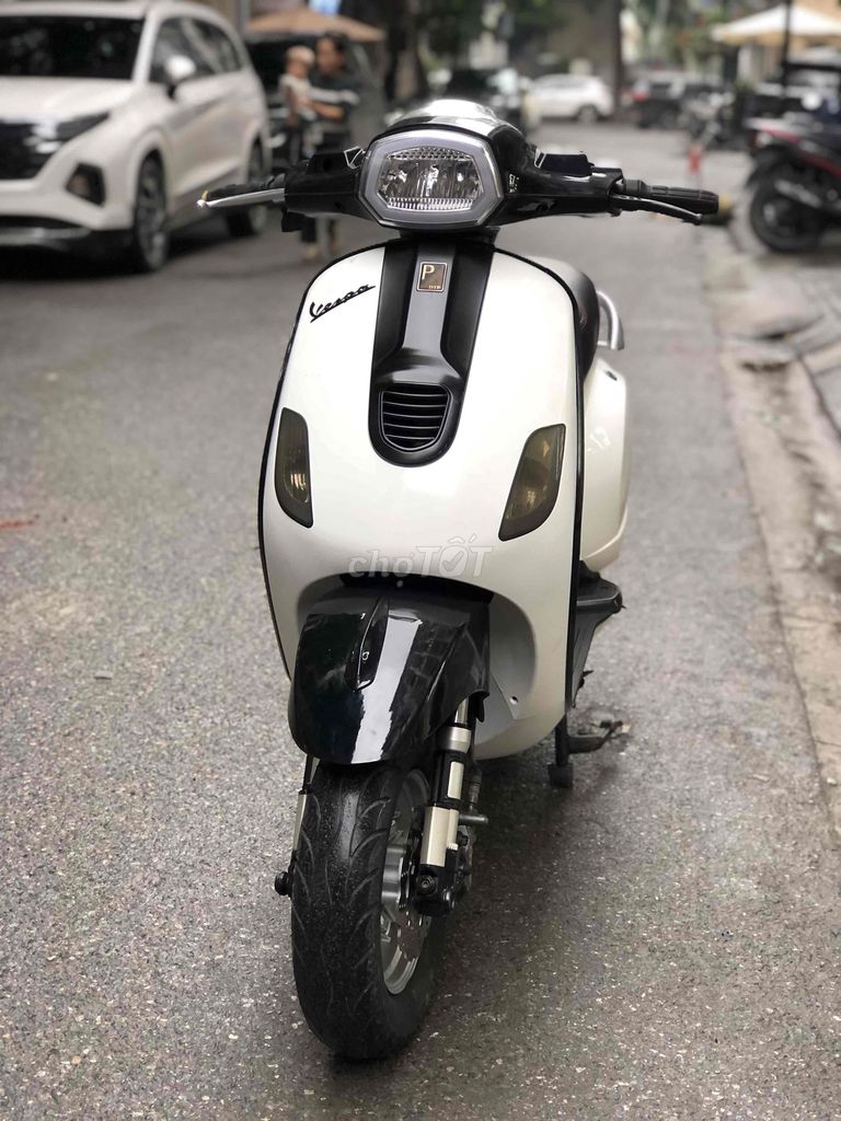 Xe điện Vespa đời cao đèn vuông, zin đẹp đầy đủ. Mua bán Xe điện tại Quận Nam Từ Liêm Hà Nội được đăng bởi Duy Hưng hình 4