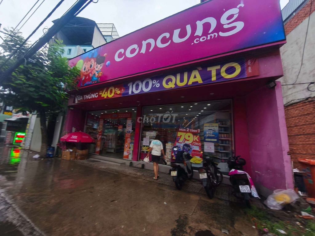 nhà 2 lầu ngay gốc ngã tư đường Mồi