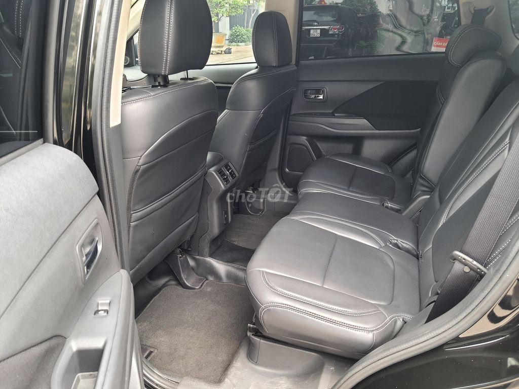 Mitsubishi Outlander 2.0 2022 Đen 2 vạn