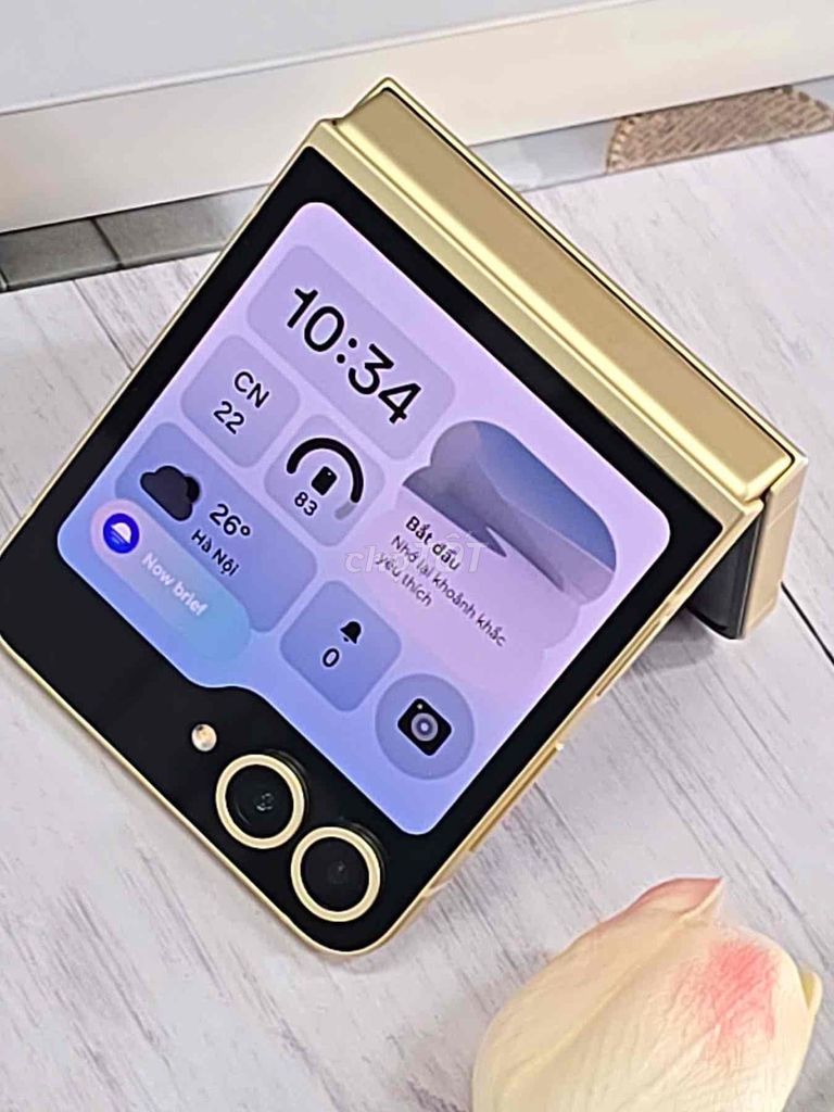 Samsung Zflip 6 256GB Vàng. Mua bán Điện thoại tại Quận Ninh Kiều Cần Thơ được đăng bởi PNC STORE hình 1