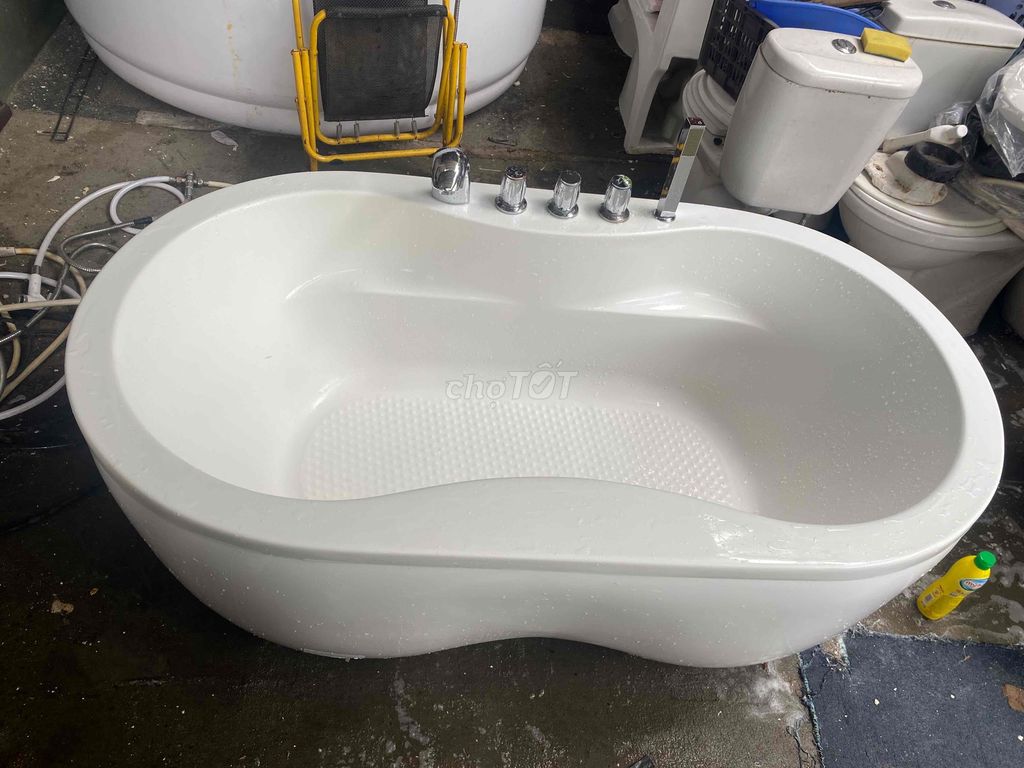 Bồn tắm oval sẵn sen vòi nóng lạnh 🛁🛁🛁