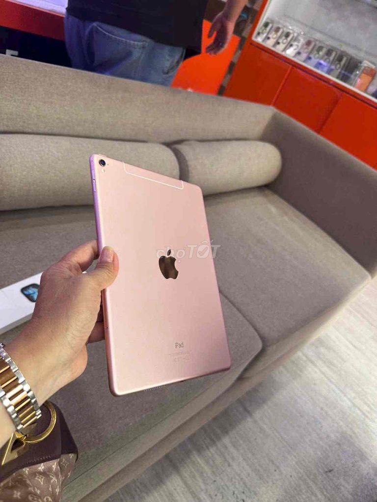 ipad pro 9.7inch hồng 32gb +4g pin92 zin áp suất. Mua bán Máy tính bảng tại Quận 3 Tp Hồ Chí Minh được đăng bởi Nam Á Mobile hình 1