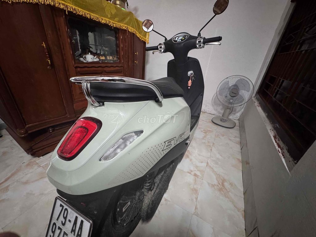 Электроскутер VinFast Evo 200, оливковый