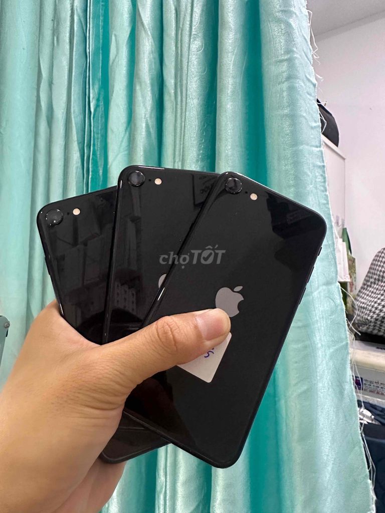 Apple iPhone SE 2 128GB Đen quốc tế. Mua bán Điện thoại tại Quận Tân Bình Tp Hồ Chí Minh được đăng bởi Thuan  hình 1