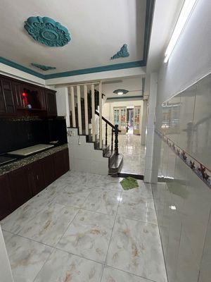 Аренда · 3 комн. · 42 м² · Quận 11, ул. Đường Lạc Long Quân