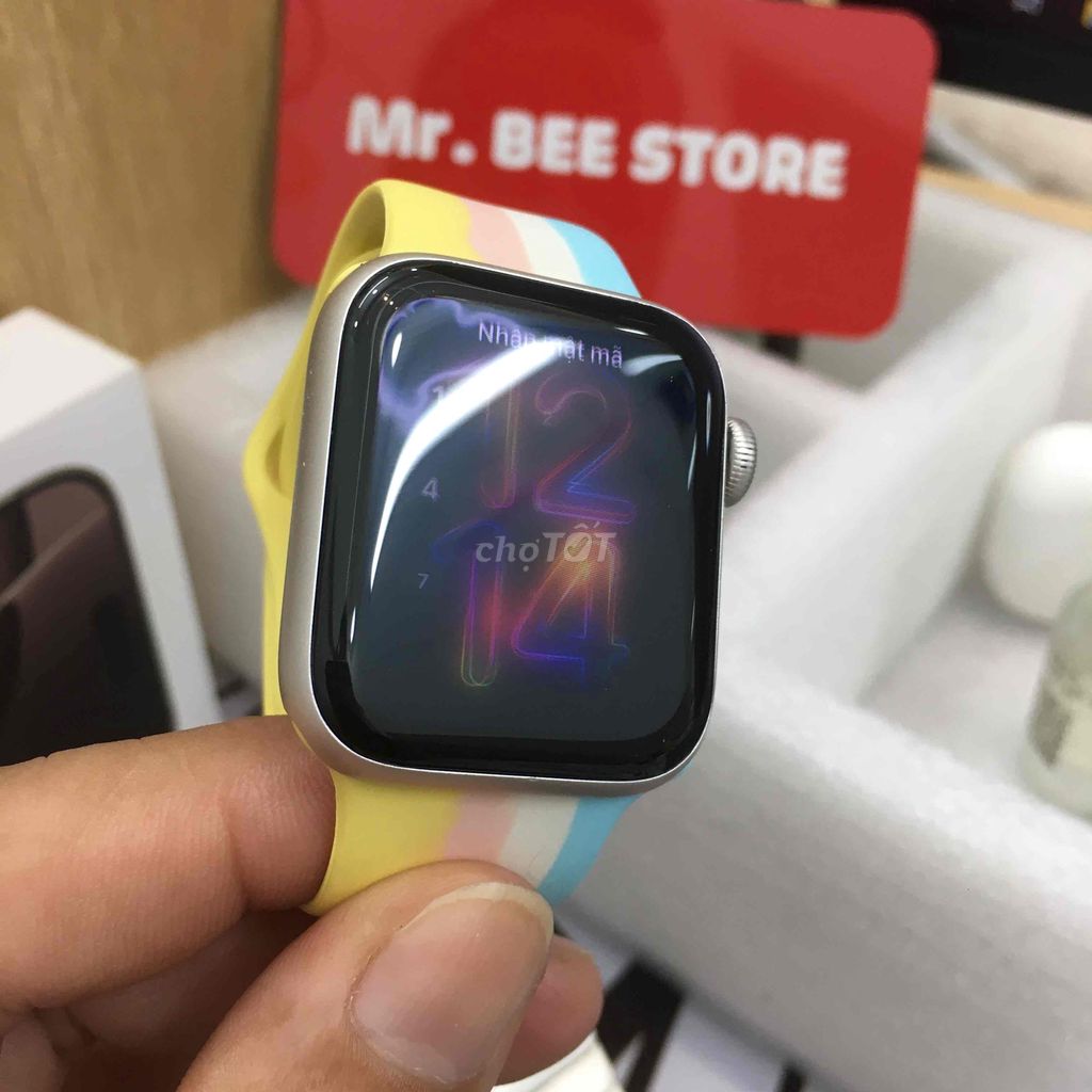 Apple Watch Seri 5 40mm lên vỏ Se 2022 rất đẹp