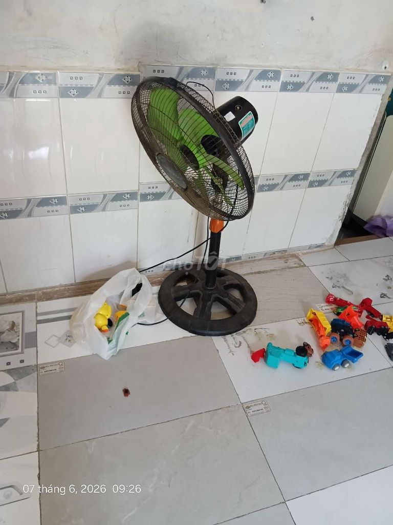 Quạt cây Senko Đen 6 cánh mạnh sài tạm. Mua bán Quạt tại Thành phố Dĩ An Bình Dương được đăng bởi Trần Cường hình 1