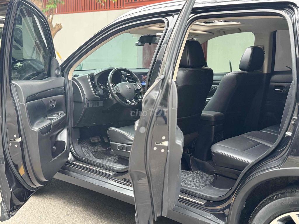 Mitsubishi Outlander 2018 2.0CVT Premium. Mua bán Ô tô tại Quận Cẩm Lệ Đà Nẵng được đăng bởi Anh Tân hình 6