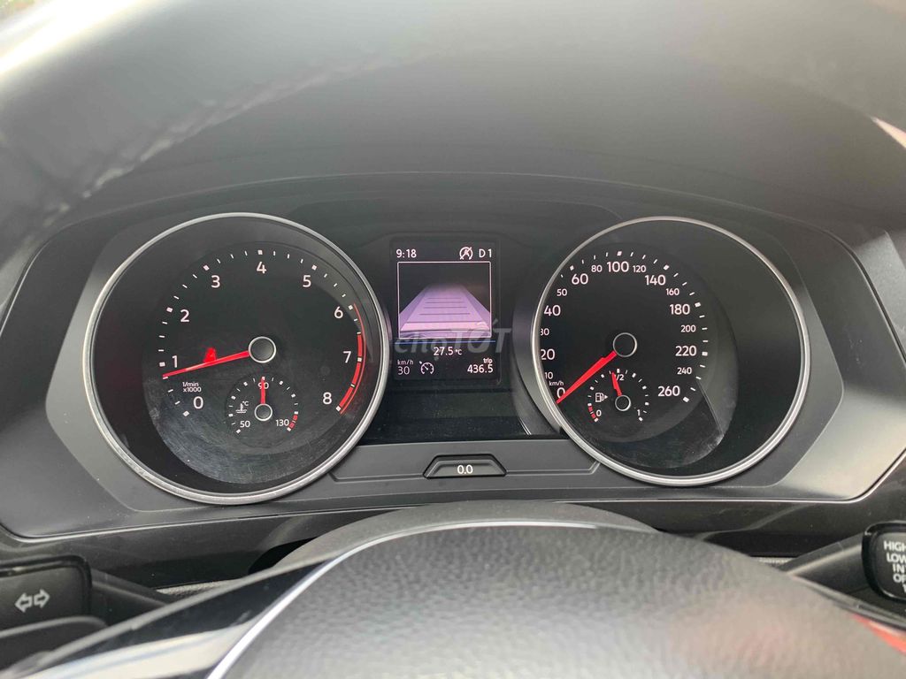 Volkswagen Tiguan 2018 белый 100 000 км