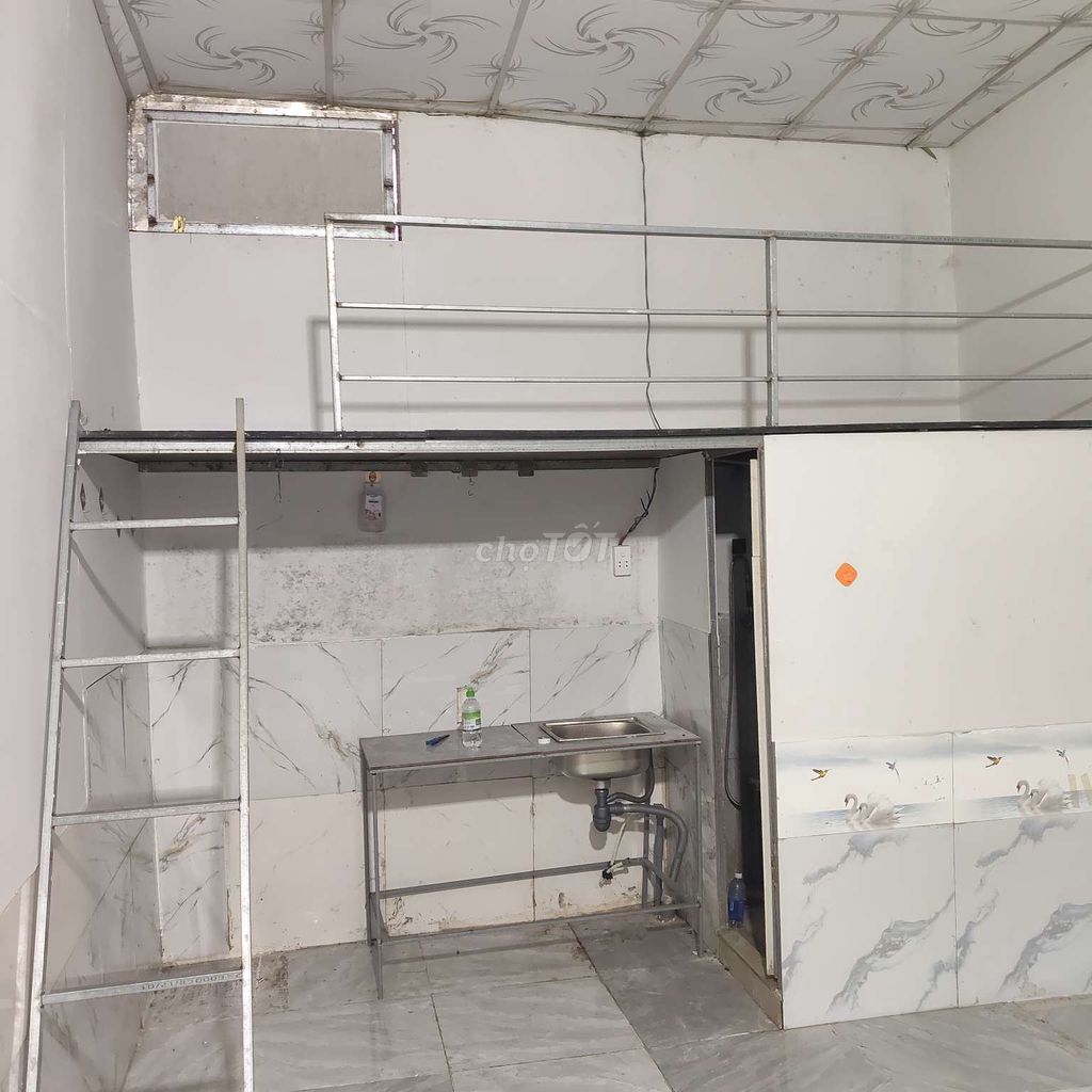 phòng gần cầu vượt , bến xe , FPT , thể dục , sư phạm