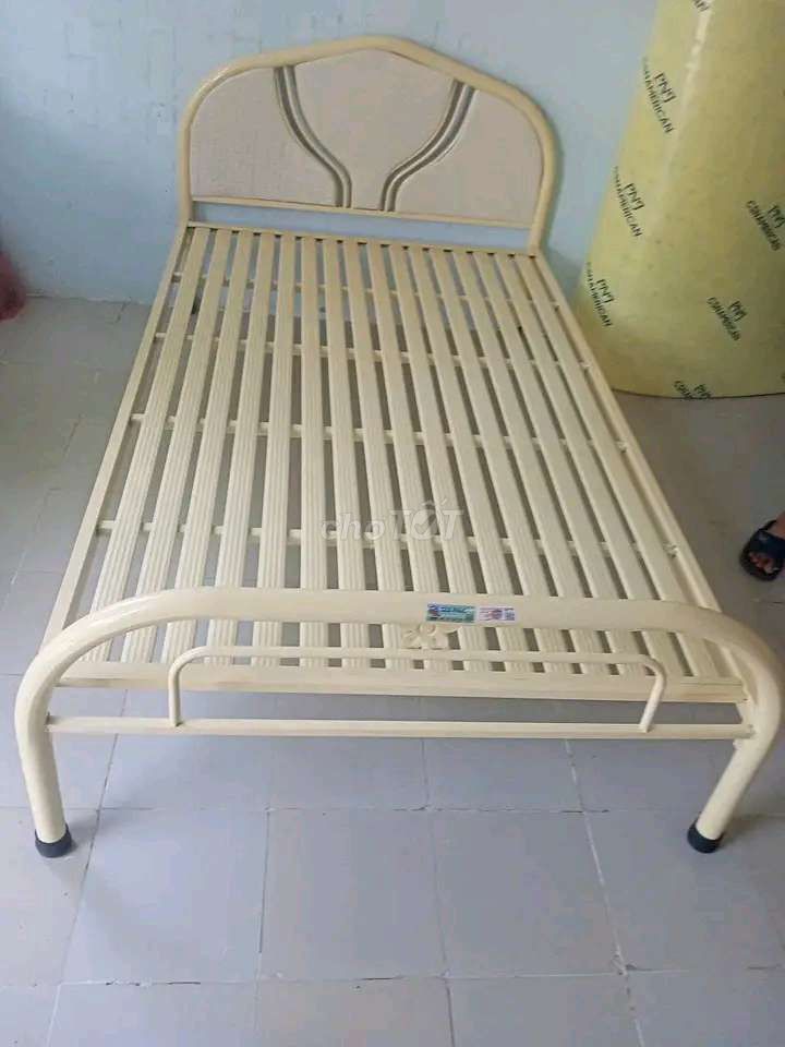 Ráp giường sắt 1m2 Khuê Trung. Mua bán Giường, chăn ga gối nệm tại Quận Hải Châu Đà Nẵng được đăng bởi UY TÍN hình 1