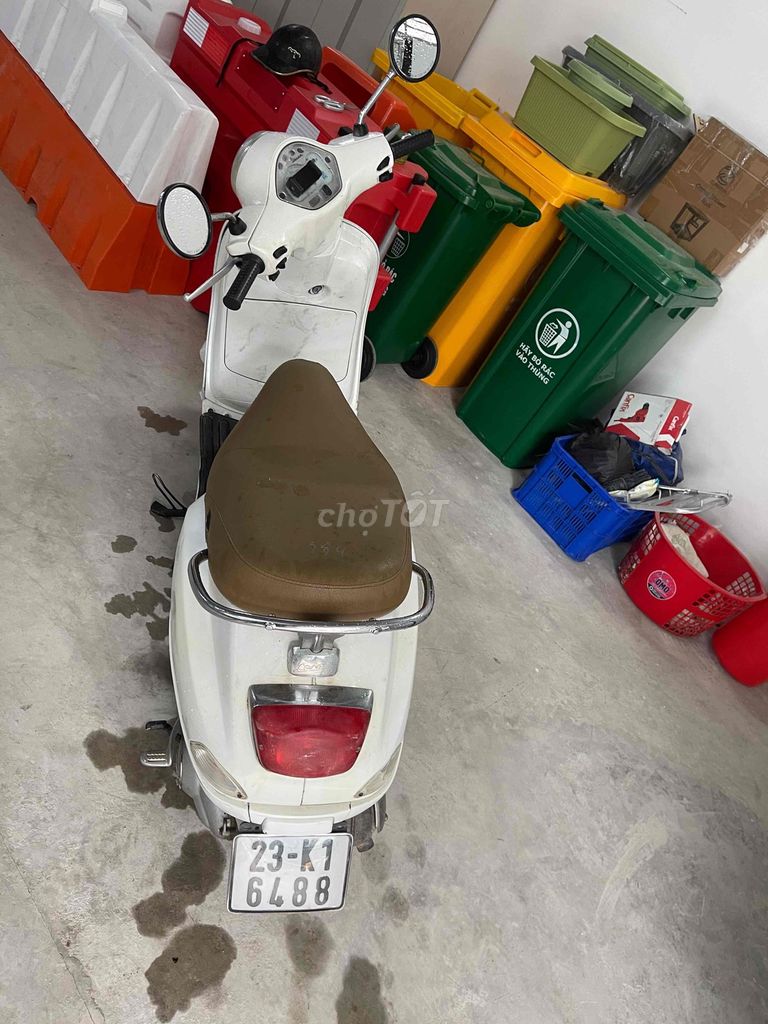 Cần pass lại Vespa màu trắng. Mua bán Xe máy tại Thành phố Thủ Đức Tp Hồ Chí Minh được đăng bởi Dương Tiến Hiệp hình 1