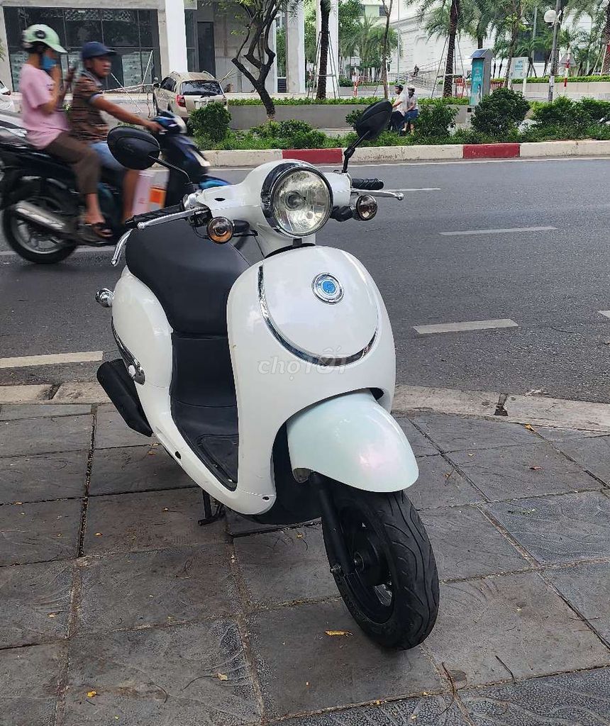 Girono 50cc màu trắng xe mới 100% biển Hà Nội. Mua bán Xe máy tại Quận Ba Đình Hà Nội được đăng bởi Hoàng  hình 5