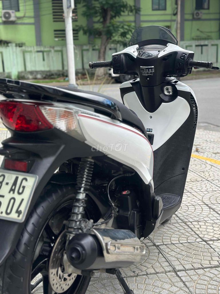 Мотоцикл Honda SH 125, белый, обвес под стиль Italy