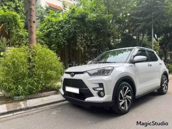 Toyota Raize 1.0 Turbo 2023 белый 43000 км