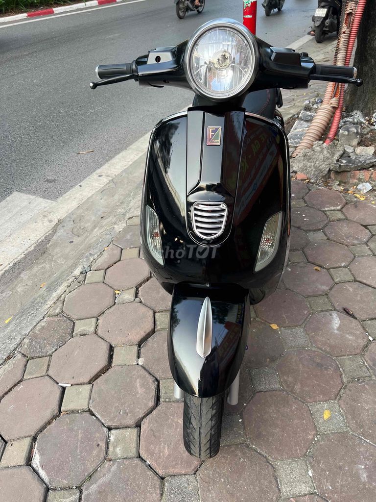 Xe điện vespa màu đen cực nét giá rẻ. Mua bán Xe điện tại Quận Bắc Từ Liêm Hà Nội được đăng bởi Kim ngân hình 2