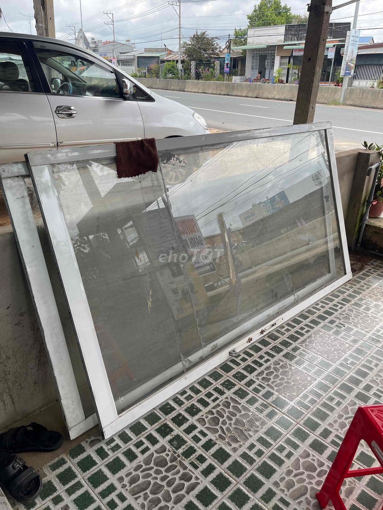 Cần thanh lý 2 cửa kính cường lực lùa, kích thước. Mua bán Nội thất, đồ gia dụng khác tại Huyện Trảng Bàng Tây Ninh được đăng bởi Mai Thanh Tâm hình 1
