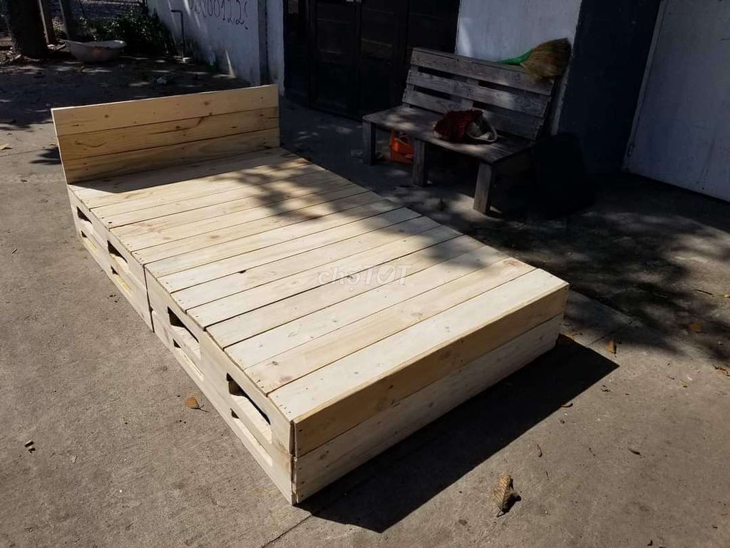 Giường pallet mới giá rẻ tại xưởng