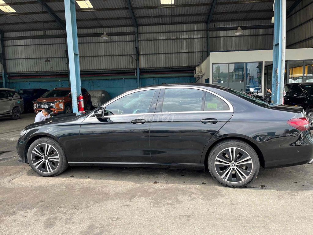 Mercedes Benz E180 lướt model 2022. Mua bán Ô tô tại Quận Bình Thạnh Tp Hồ Chí Minh được đăng bởi Hùng Mercedes Haxaco Hàng Xanh hình 3