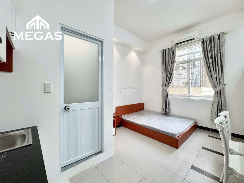 Phòng Full Nội Thất Cửa Sổ Trời Ngay Trung Tâm Quận 3 