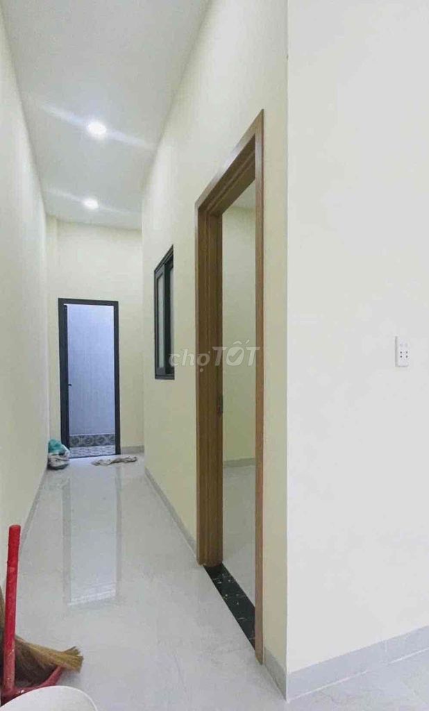 BÁN NHÀ MỚI 2 TẦNG HẺM XE HƠI HÓC MÔN – NGANG 5M – GẦN QUỐC LỘ 22 – CH