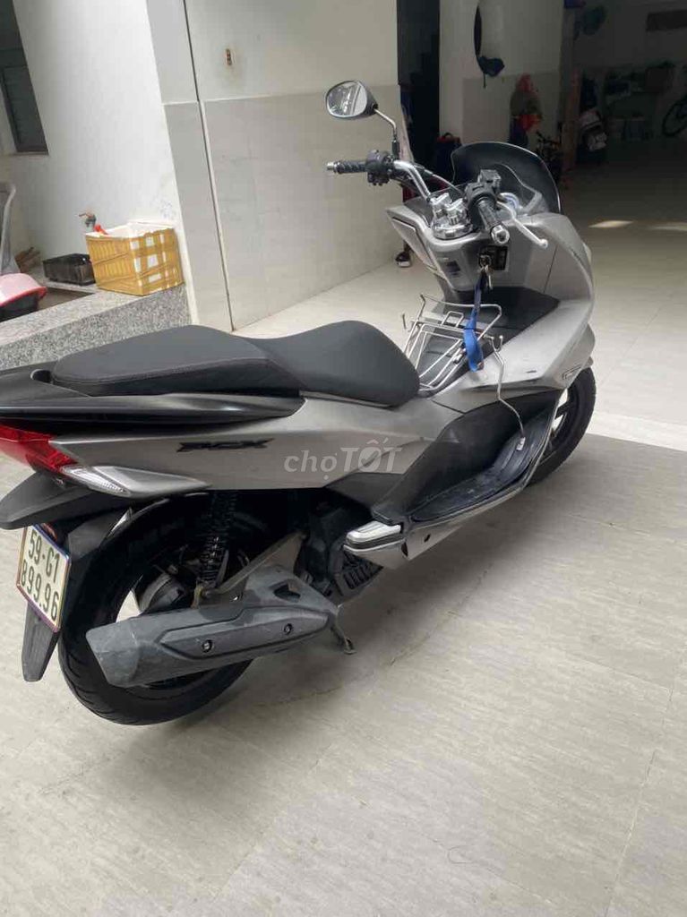 Xe nhà dùng từ lúc mua PCX chạy tốt máy êm. Mua bán Xe máy tại Quận 12 Tp Hồ Chí Minh được đăng bởi Bích Hằng hình 2