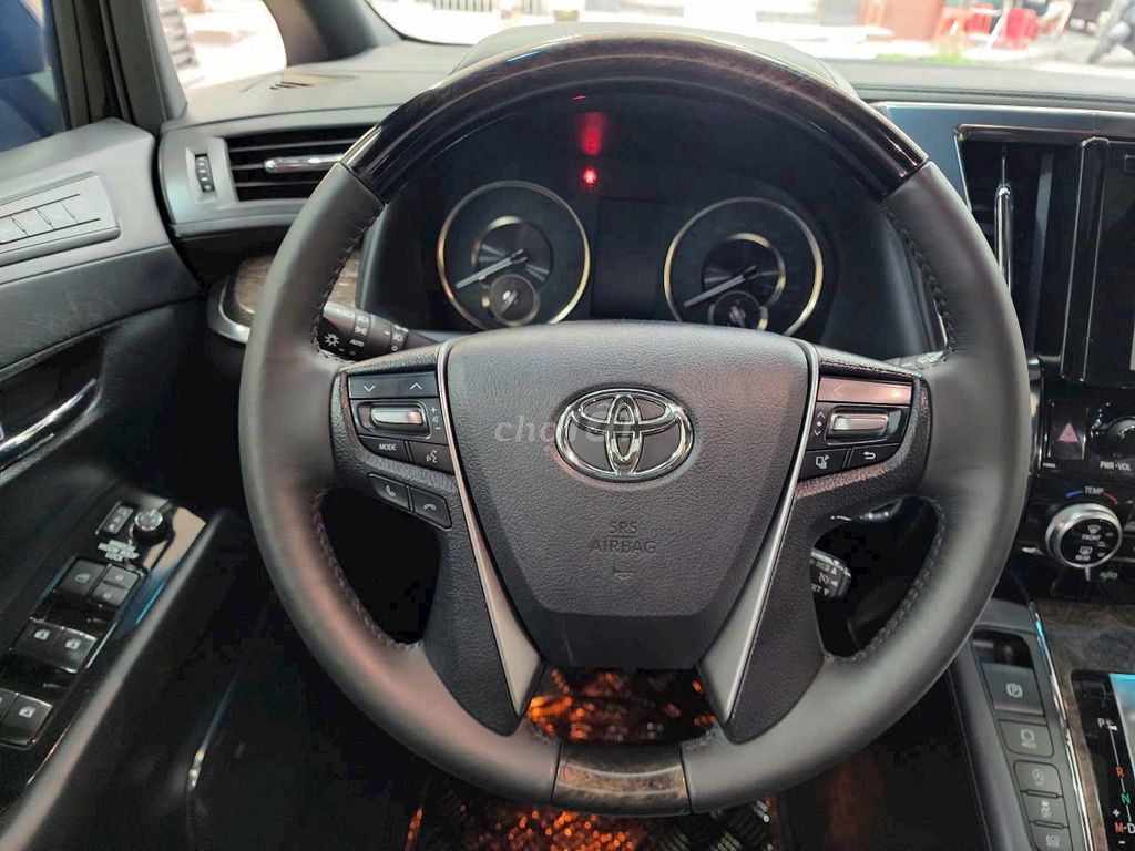 Toyota Alphard cực mới 1 đời chủ, nhà trùm mền. Mua bán Ô tô tại Quận 10 Tp Hồ Chí Minh được đăng bởi Mỹ Linh hình 11