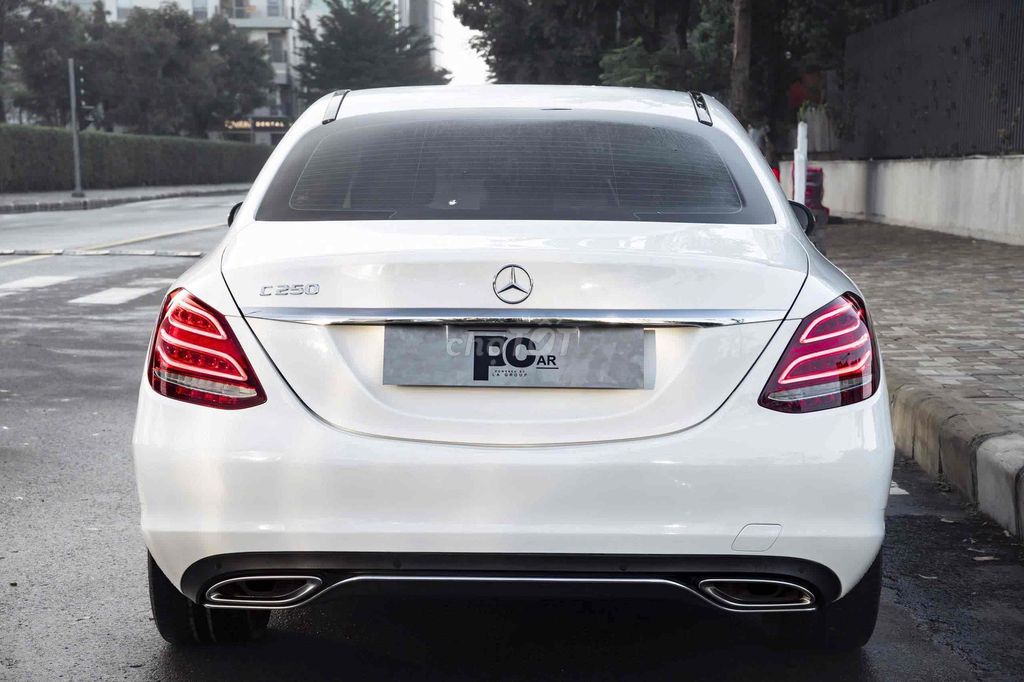Mercedes Benz C250 Exclusive 2018 - Trắng/Đen. Mua bán Ô tô tại Quận 7 Tp Hồ Chí Minh được đăng bởi Bi Xe Đức hình 6