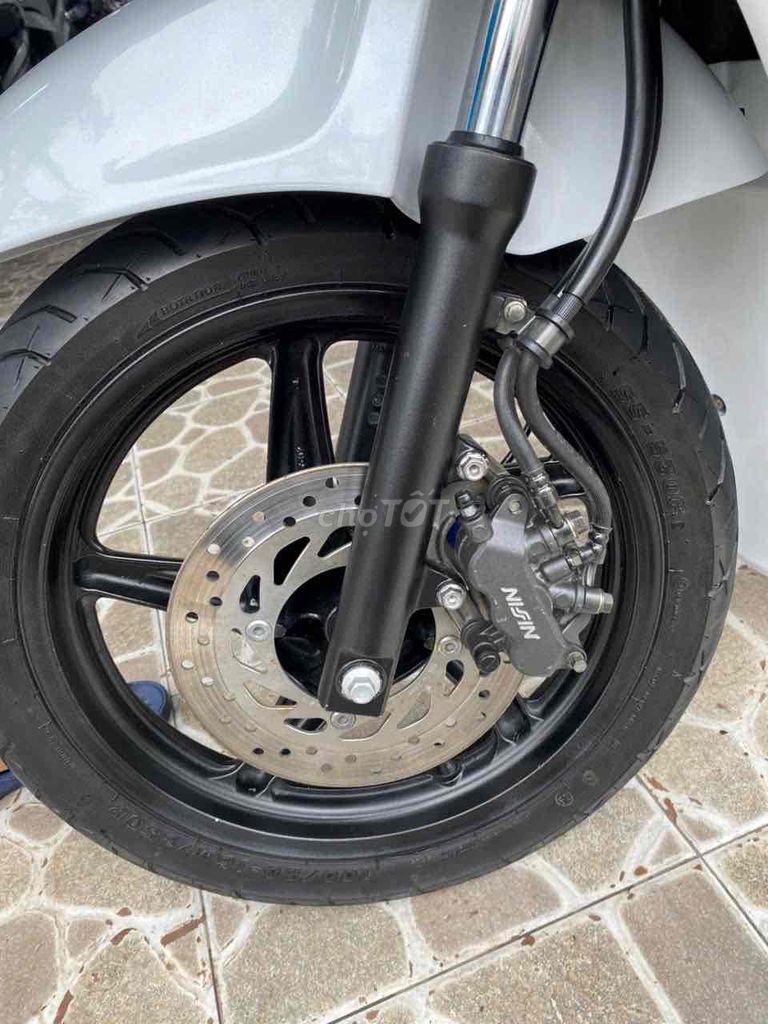 sh 150 mẫu Ý đời 2011 trắng đen. Mua bán Xe máy tại Quận Bình Thuỷ Cần Thơ được đăng bởi vũ hình 9