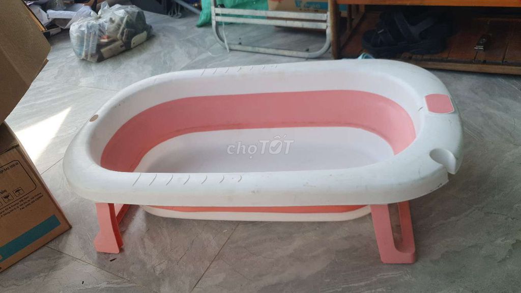 Thau tắm gấp gọn Silicon Hồng Trắng. Mua bán Mẹ và bé tại Huyện Cần Giuộc Long An được đăng bởi thanh lý đủ thứ có tặng đồ thường xuyên theo dõi e để nhận ạ hình 1