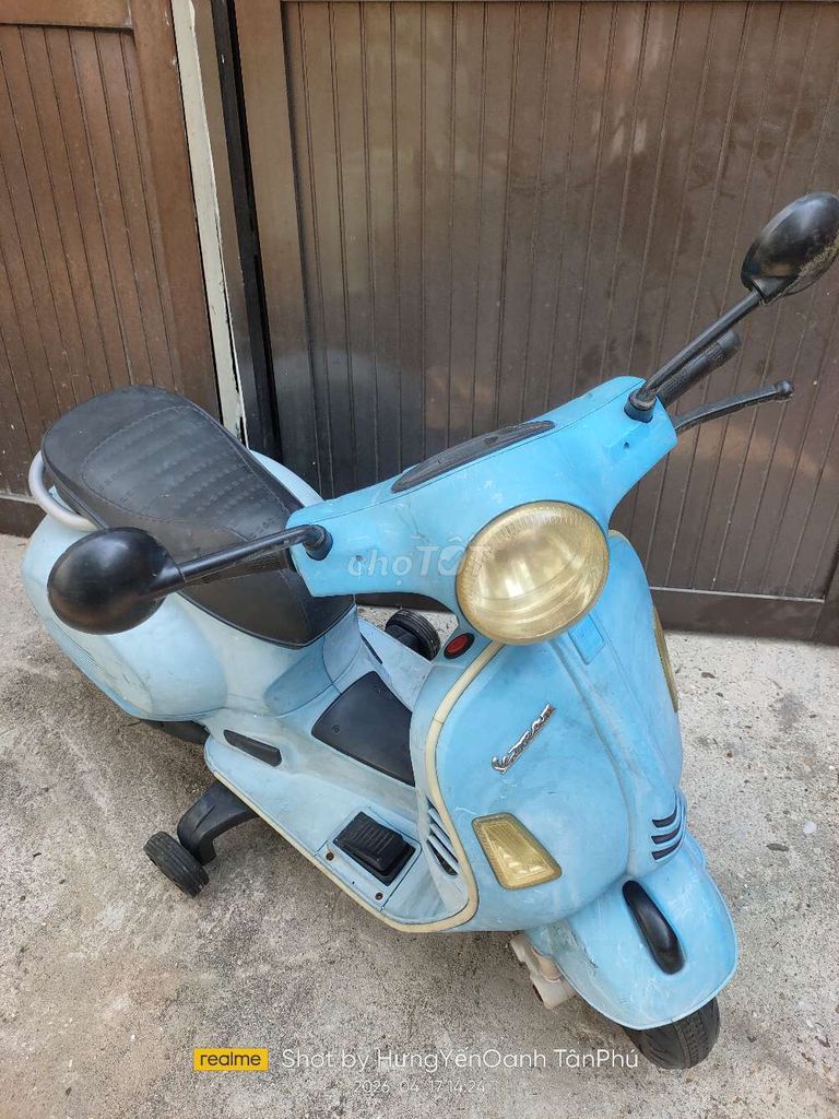 Xe điện trẻ em Vespa Xanh. Mua bán Mẹ và bé tại Quận Tân Phú Tp Hồ Chí Minh được đăng bởi Hưng Yến Oanh hình 1