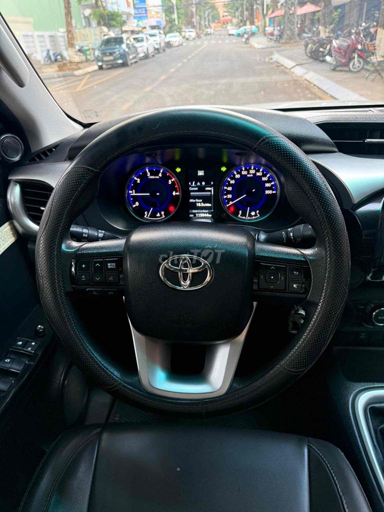 Toyota Hilux 2019 2.4G 4×4 MT - 100000 km